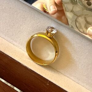 Elegant Gold Ring with Clear Stone